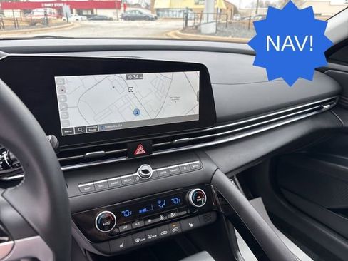 Used 2025 Hyundai Elantra SEL image 16