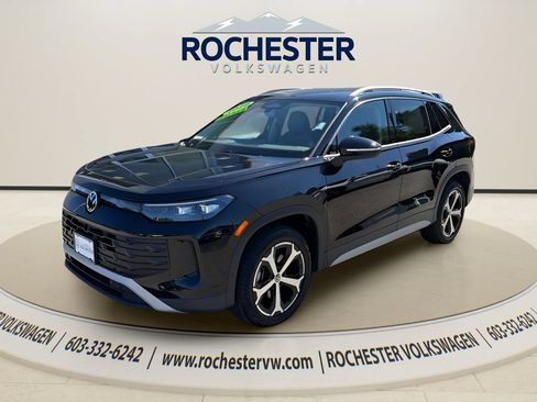 Used 2026 Volkswagen Tiguan SE AWD/4WD image 2