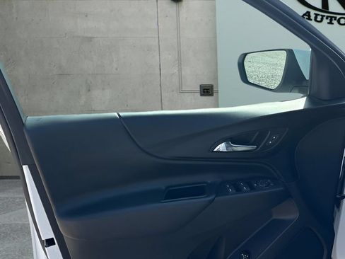 Used 2018 Chevrolet Equinox LT FWD image 11