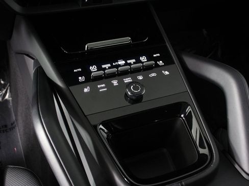Certified 2025 Porsche Cayenne E-Hybrid Coupe AWD/4WD image 18