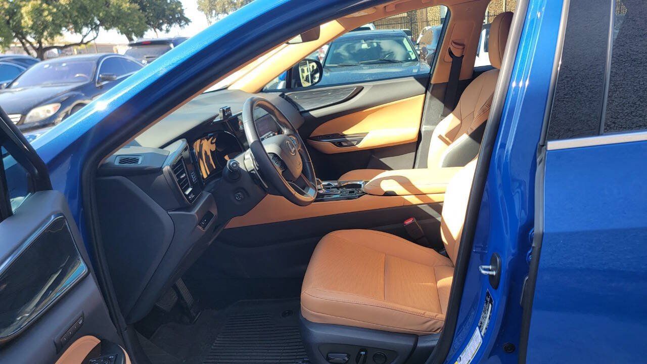 Used 2025 Lexus NX 250 FWD w/ Accessory Package (2T) image 25