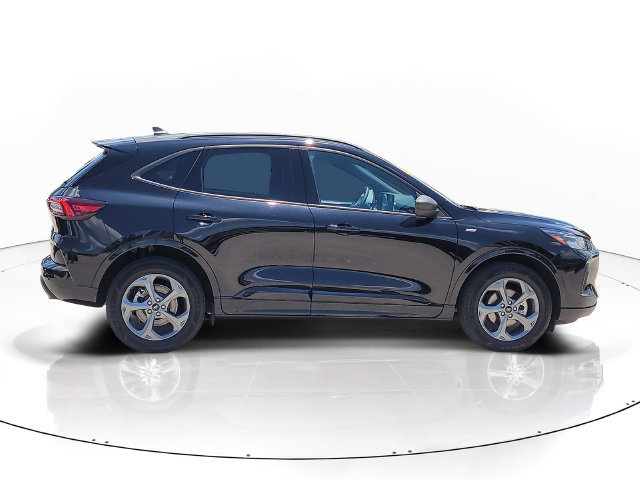 Used 2023 Ford Escape ST-Line w/ Tech Pack #1 AWD/4WD image 4
