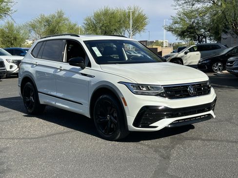 Used 2023 Volkswagen Tiguan SE R-Line FWD image 6