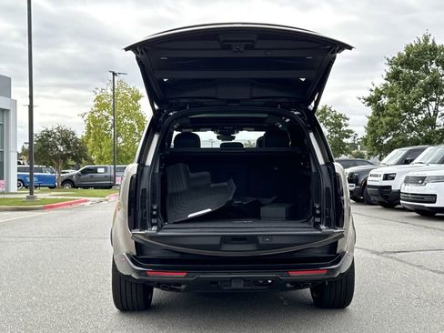 New 2025 Land Rover Range Rover SE image 12
