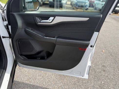 Used 2021 Ford Escape SE image 21