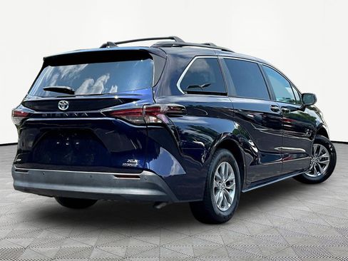 Used 2024 Toyota Sienna XLE AWD/4WD image 6