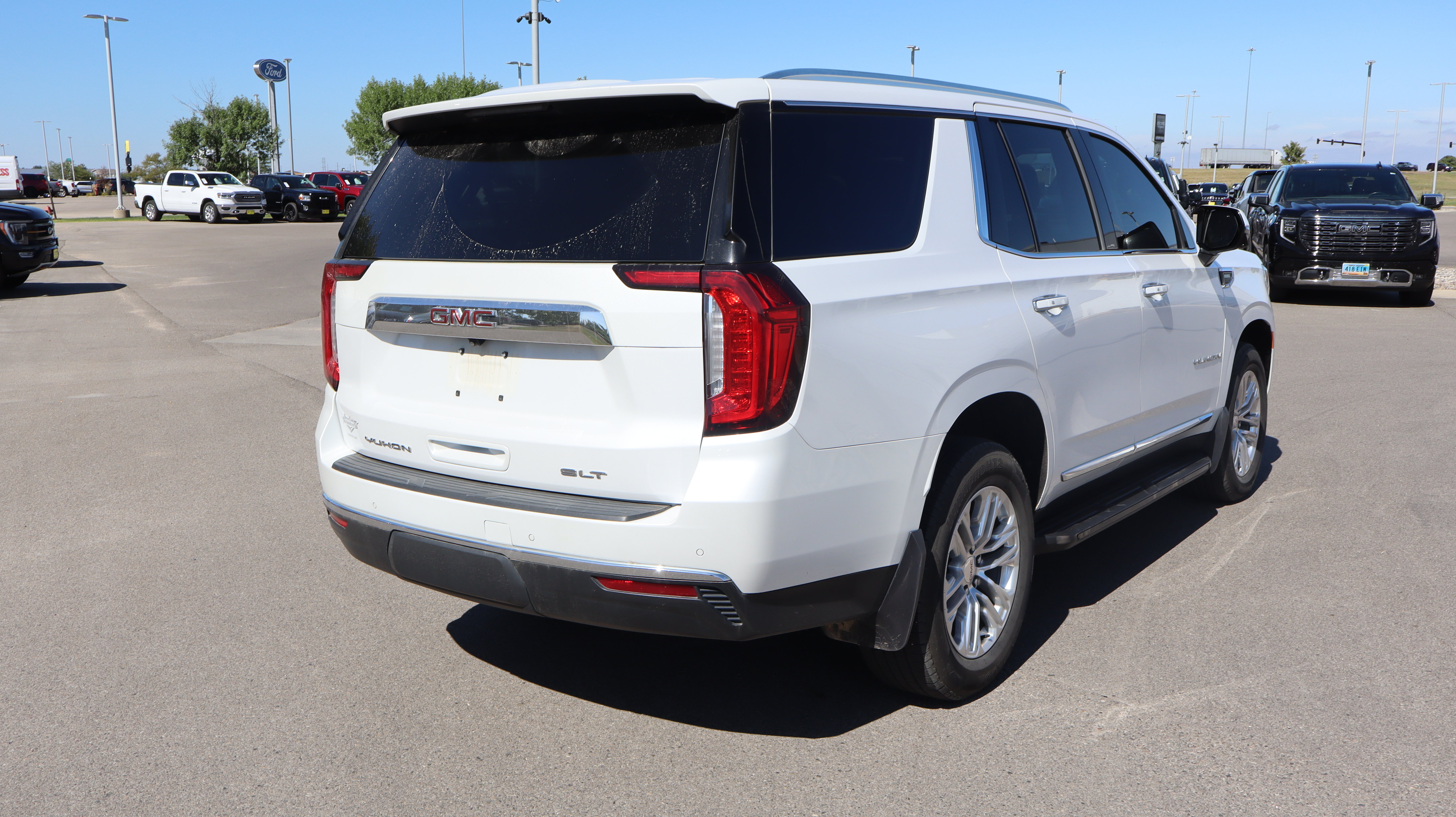 Certified 2023 GMC Yukon SLT w/ SLT Premium Package AWD/4WD image 6