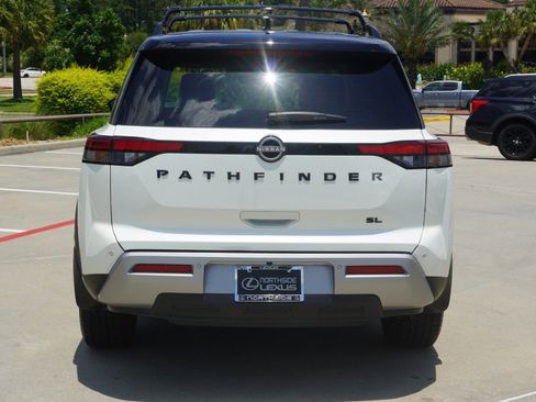 Used 2024 Nissan Pathfinder SL w/ SL Premium Package FWD image 8