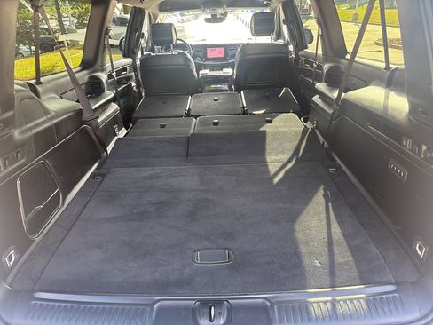 Used 2024 Jeep Wagoneer L Series II image 17