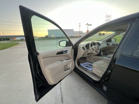 Used 2014 Nissan Pathfinder S image 18
