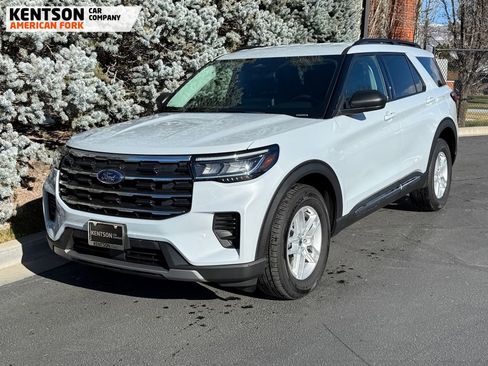 Used 2025 Ford Explorer Active image 2