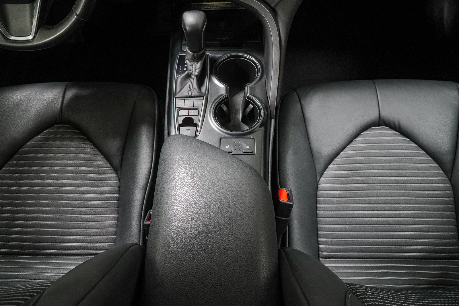 Used 2019 Toyota Camry SE w/ Audio Package FWD image 35