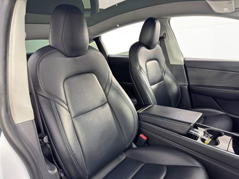 Used 2020 Tesla Model Y Long Range image 37