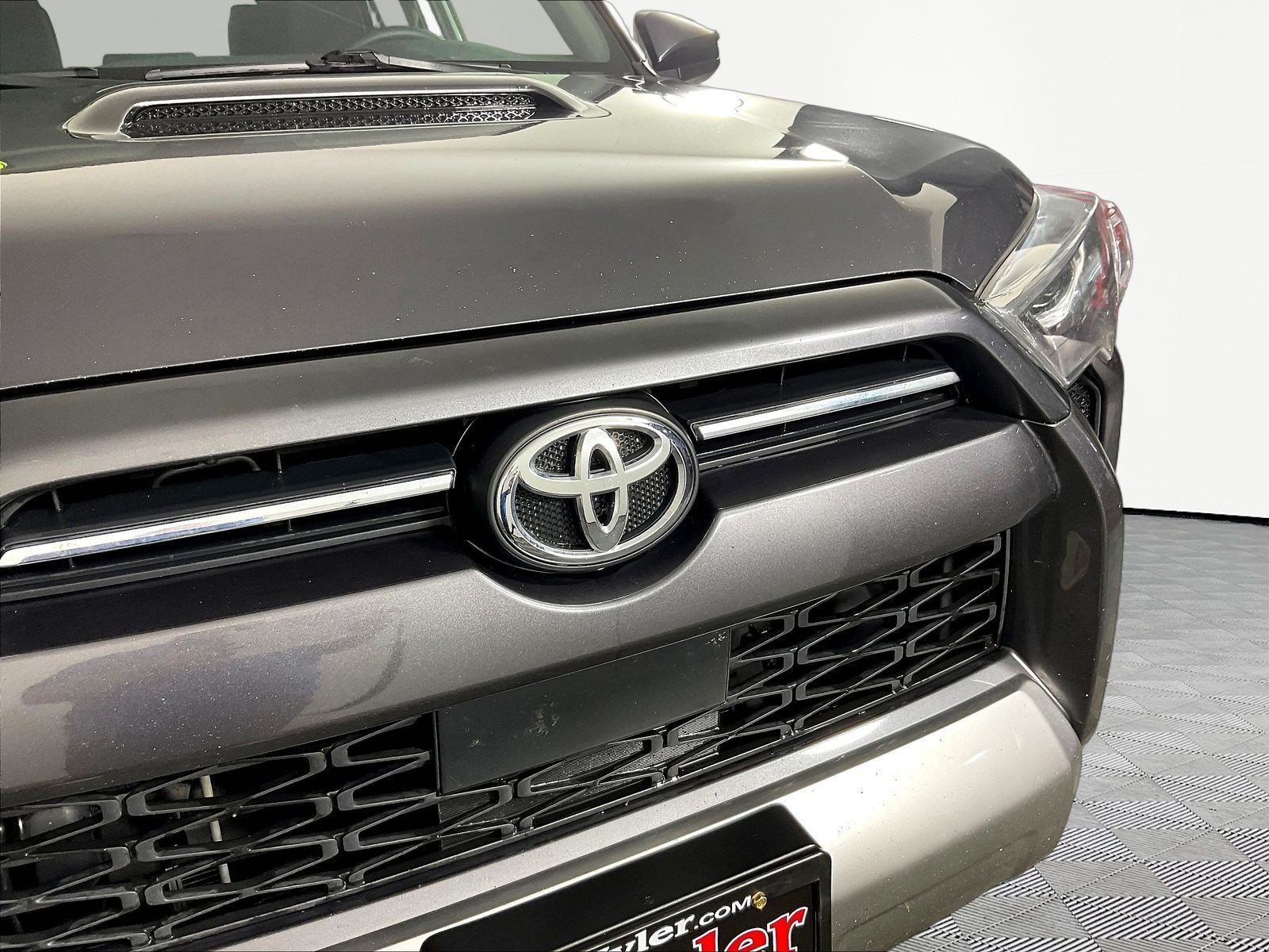 Used 2022 Toyota 4Runner TRD Off-Road AWD/4WD image 32