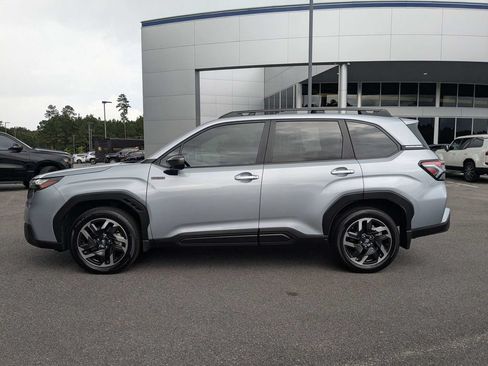 Used 2025 Subaru Forester Premium AWD/4WD image 7