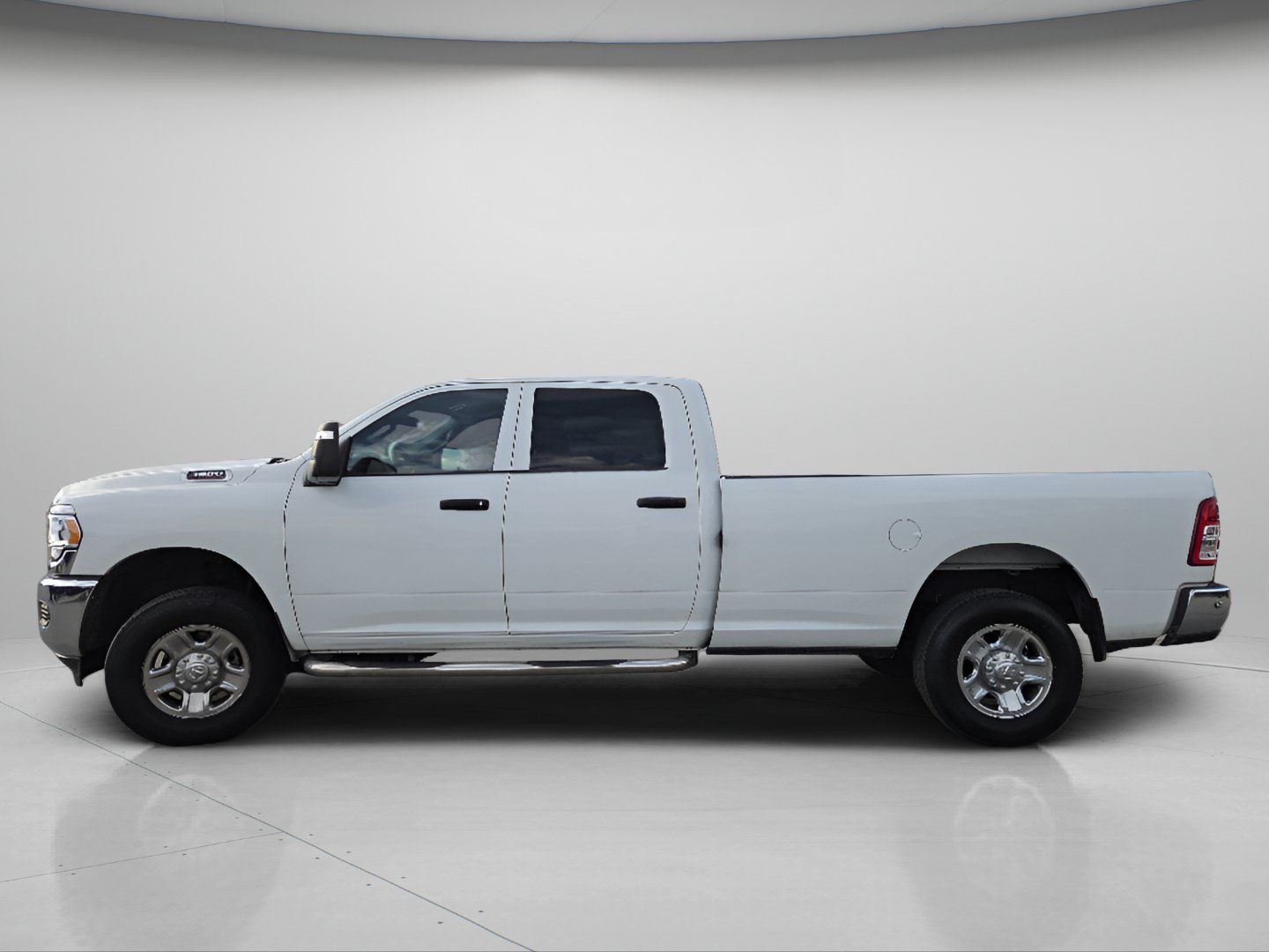 Used 2024 RAM 3500 Tradesman w/ Chrome Appearance Group AWD/4WD image 17