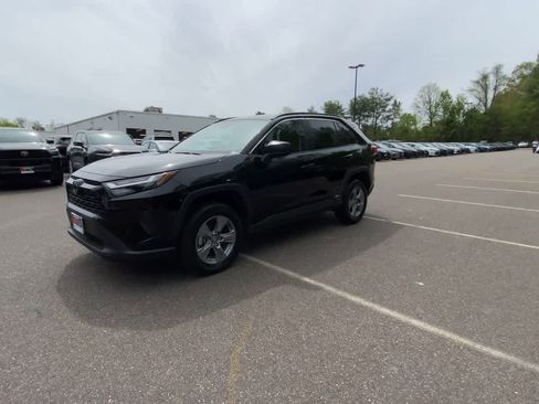 Used 2025 Toyota RAV4 LE AWD/4WD image 4