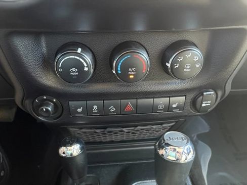 Used 2017 Jeep Wrangler Unlimited Rubicon AWD/4WD image 23