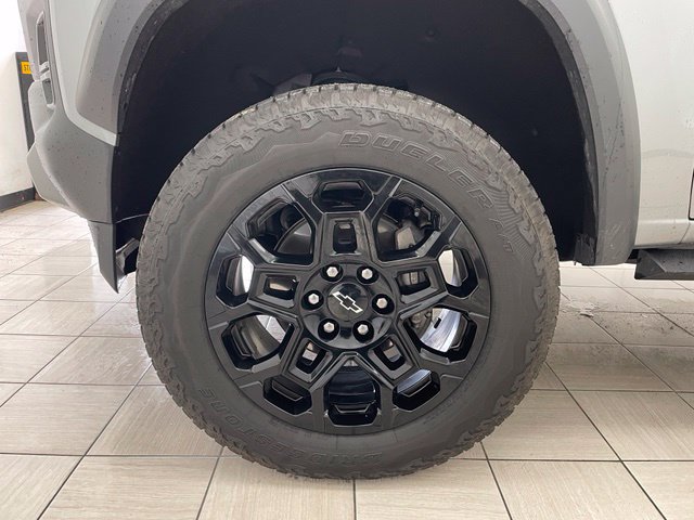 Used 2026 Chevrolet Colorado Trail Boss AWD/4WD image 8