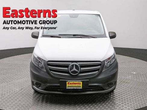 Used 2023 Mercedes-Benz Metris image 2