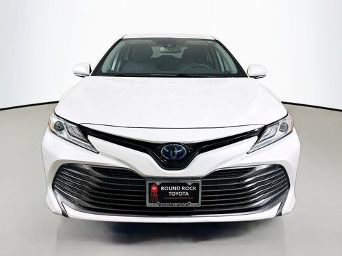 Used 2020 Toyota Camry XLE image 2