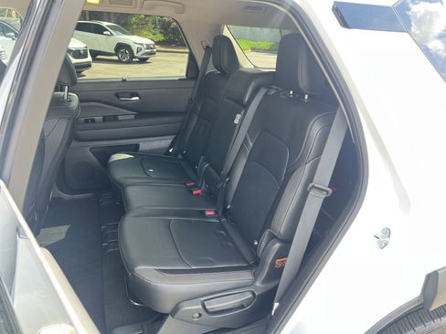 Certified 2025 Nissan Pathfinder SL AWD/4WD image 15