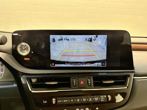 Certified 2025 Lexus ES 350 w/ Premium Package FWD image 25