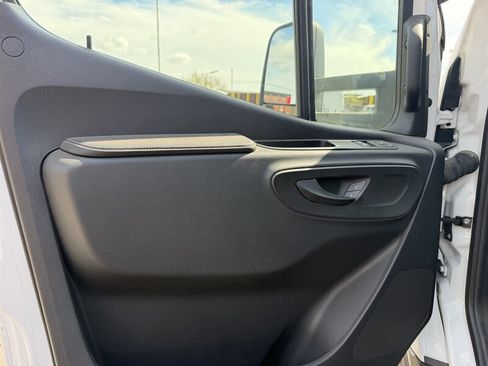 Used 2023 Mercedes-Benz Sprinter 3500 image 17