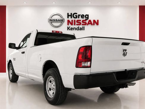 Used 2018 RAM 1500 Express RWD image 2