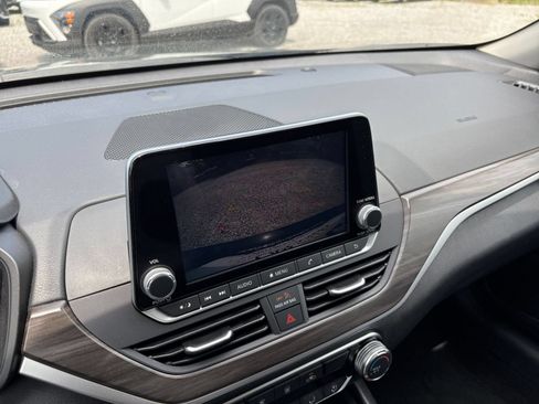 Used 2025 Nissan Altima 2.5 SV FWD image 21
