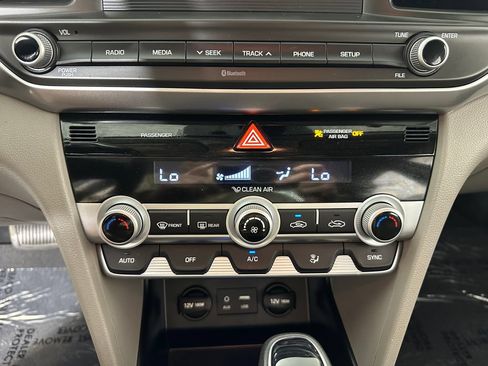 Used 2020 Hyundai Elantra SE FWD image 31