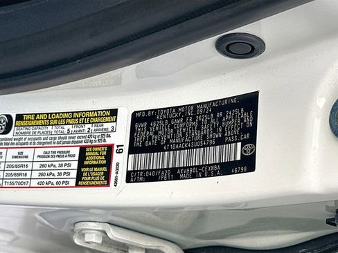 Used 2025 Toyota Camry LE image 30