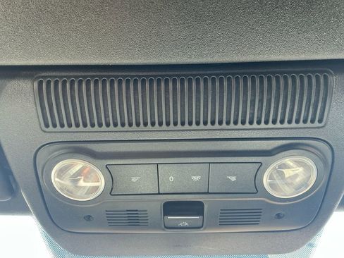 Used 2019 Volkswagen Beetle 2.0T S image 25