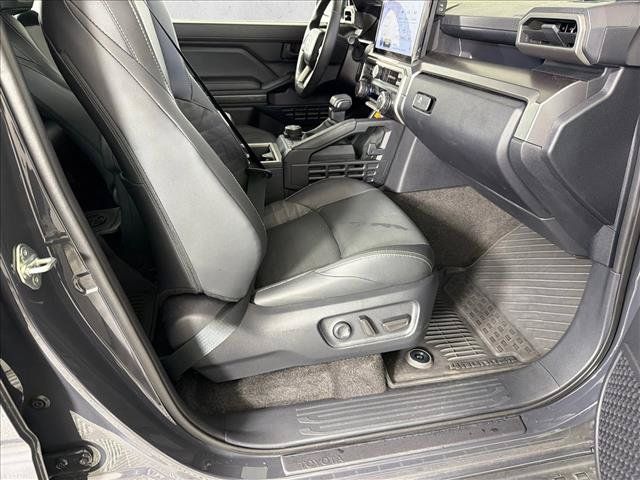 Used 2025 Toyota 4Runner TRD Off-Road Premium AWD/4WD image 13