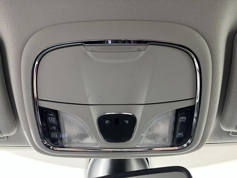 Used 2019 Jeep Cherokee Limited image 37