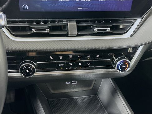Used 2025 Chevrolet Equinox LT FWD image 23