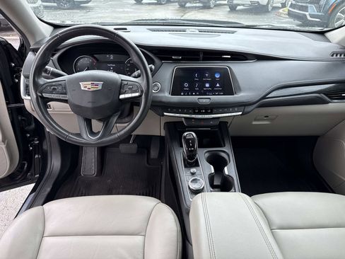 Used 2023 Cadillac XT4 Premium Luxury image 17