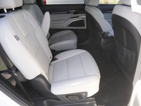 Used 2023 Kia Telluride S image 15