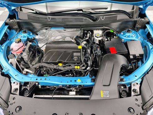 Used 2025 Chevrolet Trax RS w/ Sunroof Package image 17