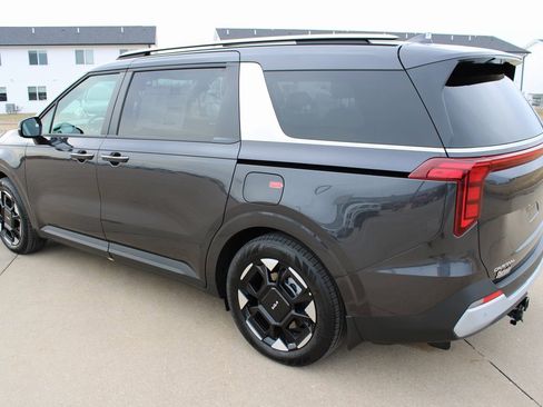 New 2026 Kia Carnival EX image 17