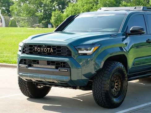 Used 2025 Toyota 4Runner Trailhunter AWD/4WD image 7