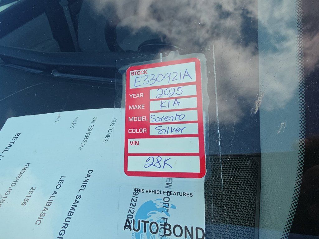 Certified 2025 Kia Sorento EX w/ EX Panoramic Sunroof Package AWD/4WD image 10