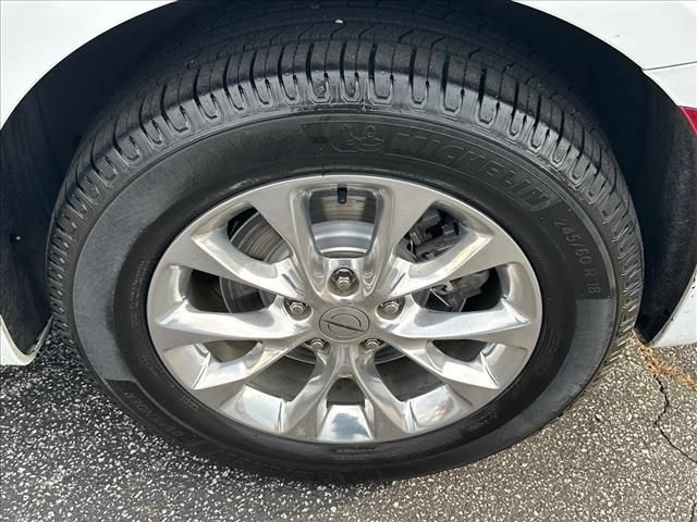 Used 2023 Chrysler Pacifica Touring-L AWD/4WD image 33
