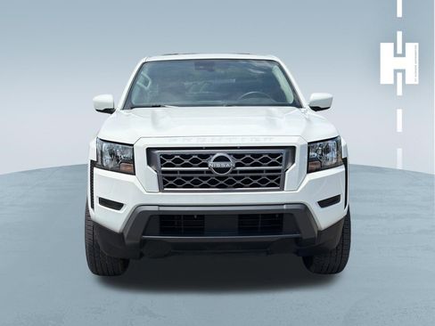 Used 2024 Nissan Frontier SV RWD image 3