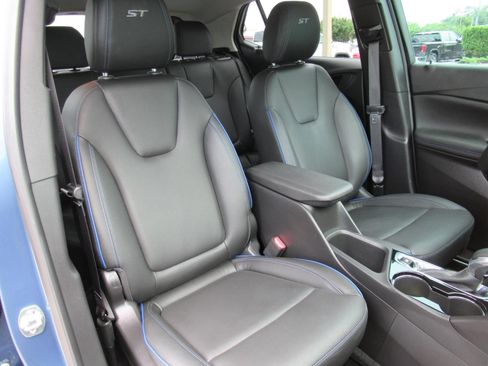 Used 2025 Buick Encore GX Sport Touring w/ Experience Buick Package FWD image 9