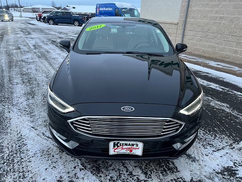 Used 2017 Ford Fusion SE image 3