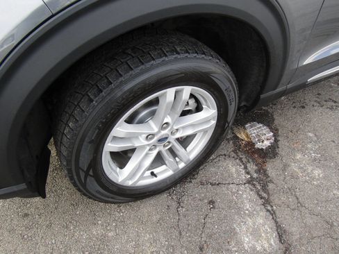 Used 2022 Ford Explorer XLT image 36