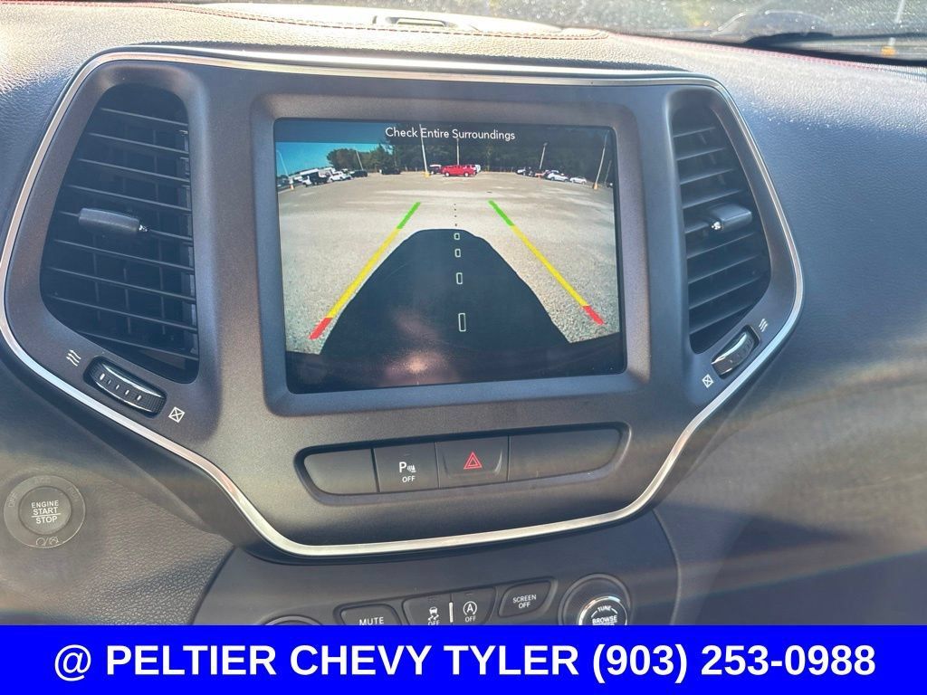 Used 2019 Jeep Cherokee Trailhawk w/ Cold Weather Group AWD/4WD image 17