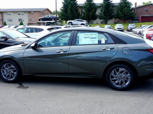 Certified 2024 Hyundai Elantra SEL image 7