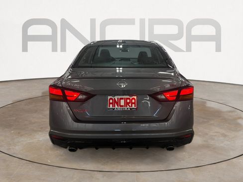 Used 2024 Nissan Altima 2.5 SR FWD image 9